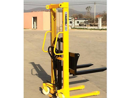 1.5噸液壓升高叉車(chē) 1.5噸液壓升高叉車(chē)